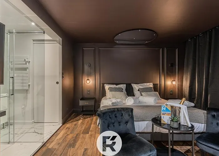 R\'Apparts The Love Nest Suite