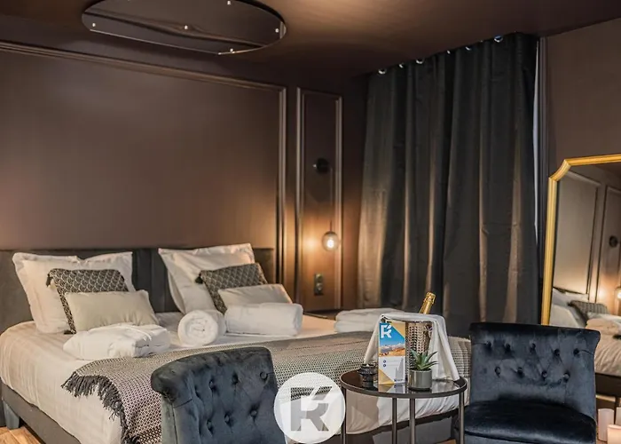 R\'Apparts The Love Nest Suite